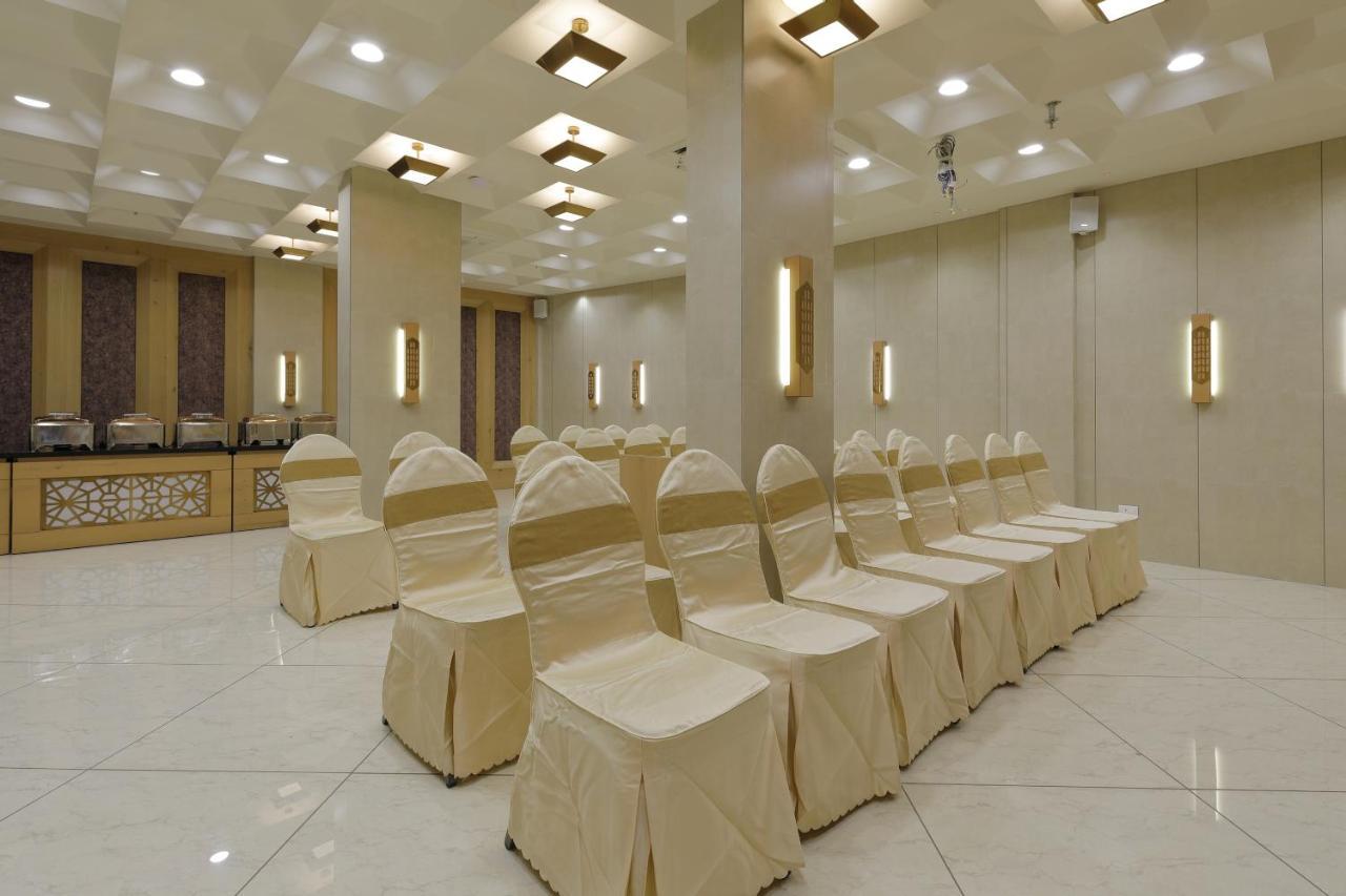 Hotel Elysian Residency Ahmedabad Exterior photo