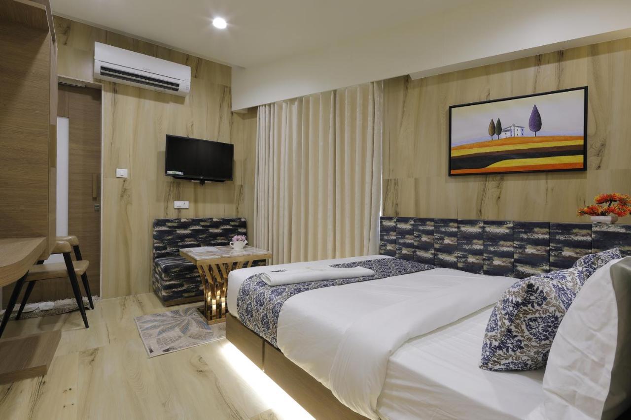 Hotel Elysian Residency Ahmedabad Exterior photo